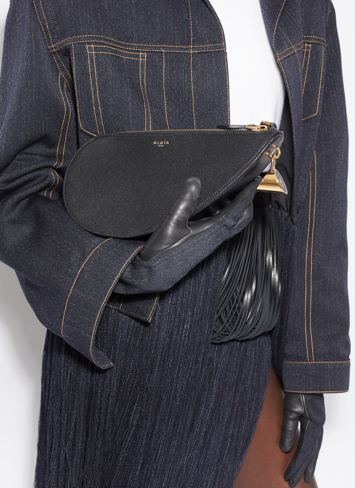 LE DEMI-CŒUR BAG IN GOATSKIN ALAÏA BLACK LE DEMI-CŒUR BAG IN GOATSKIN